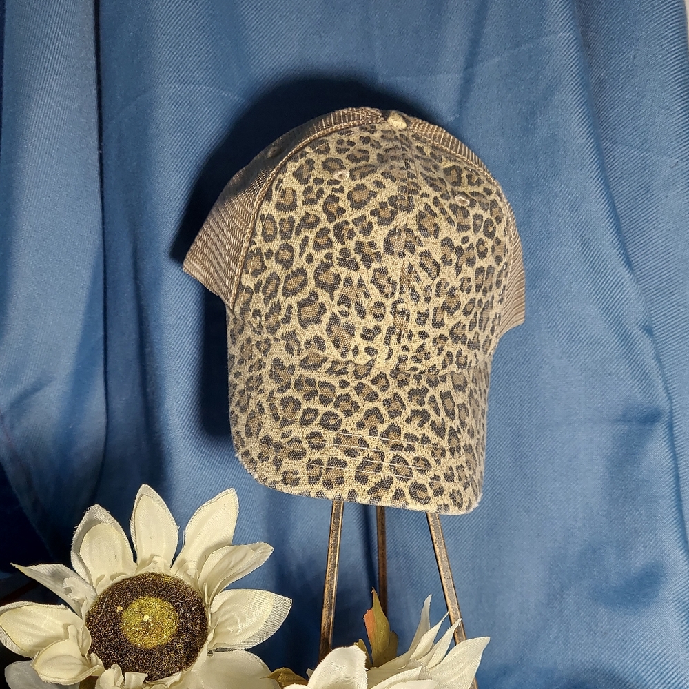 Leopard Print Trucker Baseball Cap with Snapback